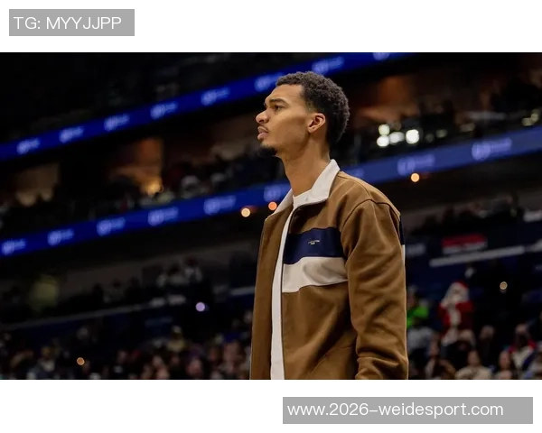 保罗现身赌城观看马刺与雷霆NBA杯半决赛引发关注