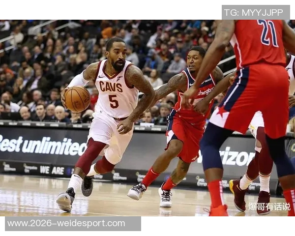 深圳外援史密斯半场表现抢眼四记三分助球队争胜 深圳外援史密斯半场表现抢眼四记三分助球队争胜