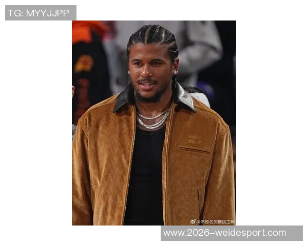 杰伦格林展现魅力穿搭太阳城市版球衣尽显时尚风采